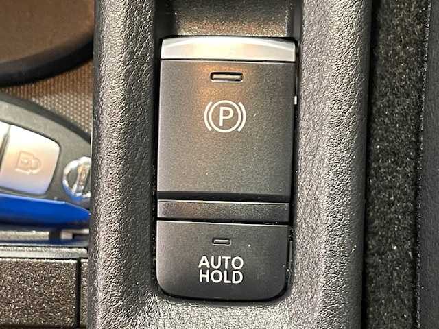 日産 キックス X 宮城県 2020(令2)年 6.7万km チタニウムカーキ プロパイロット/・エマージェンシーブレーキ/・車線逸脱警報装置/・車線逸脱防止支援システム/・クリアランスソナー/純正ナビ/・フルセグTV/Bluetooth/CD/DVD/・ビルドインETC/・全方位カメラ/・ドライブレコーダー/・デジタルインナーミラー/アイドリングストップ/電子パーキング/・オートブレーキホールド/革巻きステアリング/・ステアリングスイッチ/・ステアリングヒーター/プッシュスタート/・スマートキー/LEDヘッドライト/・オートライト/・オートハイビーム/純正フロアマット/純正アルミホイール/ドアバイザー/ルーフレール/社外17インチAW付スタッドレスタイヤ積込み/ ・205/55/R17  5mm