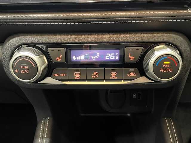 日産 キックス X 宮城県 2020(令2)年 6.7万km チタニウムカーキ プロパイロット/・エマージェンシーブレーキ/・車線逸脱警報装置/・車線逸脱防止支援システム/・クリアランスソナー/純正ナビ/・フルセグTV/Bluetooth/CD/DVD/・ビルドインETC/・全方位カメラ/・ドライブレコーダー/・デジタルインナーミラー/アイドリングストップ/電子パーキング/・オートブレーキホールド/革巻きステアリング/・ステアリングスイッチ/・ステアリングヒーター/プッシュスタート/・スマートキー/LEDヘッドライト/・オートライト/・オートハイビーム/純正フロアマット/純正アルミホイール/ドアバイザー/ルーフレール/社外17インチAW付スタッドレスタイヤ積込み/ ・205/55/R17  5mm