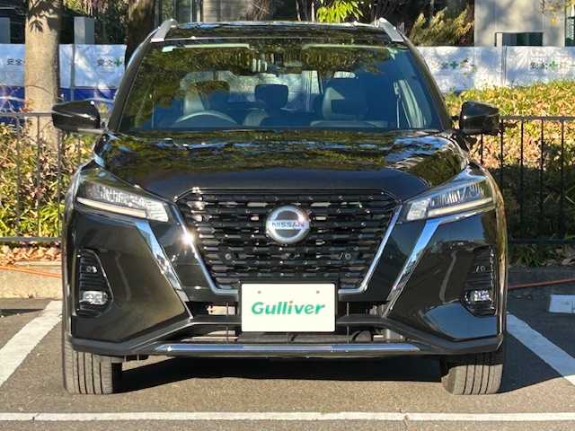 日産 キックス X 宮城県 2020(令2)年 6.7万km チタニウムカーキ プロパイロット/・エマージェンシーブレーキ/・車線逸脱警報装置/・車線逸脱防止支援システム/・クリアランスソナー/純正ナビ/・フルセグTV/Bluetooth/CD/DVD/・ビルドインETC/・全方位カメラ/・ドライブレコーダー/・デジタルインナーミラー/アイドリングストップ/電子パーキング/・オートブレーキホールド/革巻きステアリング/・ステアリングスイッチ/・ステアリングヒーター/プッシュスタート/・スマートキー/LEDヘッドライト/・オートライト/・オートハイビーム/純正フロアマット/純正アルミホイール/ドアバイザー/ルーフレール/社外17インチAW付スタッドレスタイヤ積込み/ ・205/55/R17  5mm