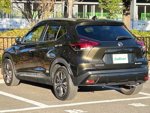 日産 キックス X 宮城県 2020(令2)年 6.7万km チタニウムカーキ プロパイロット/・エマージェンシーブレーキ/・車線逸脱警報装置/・車線逸脱防止支援システム/・クリアランスソナー/純正ナビ/・フルセグTV/Bluetooth/CD/DVD/・ビルドインETC/・全方位カメラ/・ドライブレコーダー/・デジタルインナーミラー/アイドリングストップ/電子パーキング/・オートブレーキホールド/革巻きステアリング/・ステアリングスイッチ/・ステアリングヒーター/プッシュスタート/・スマートキー/LEDヘッドライト/・オートライト/・オートハイビーム/純正フロアマット/純正アルミホイール/ドアバイザー/ルーフレール/社外17インチAW付スタッドレスタイヤ積込み/ ・205/55/R17  5mm