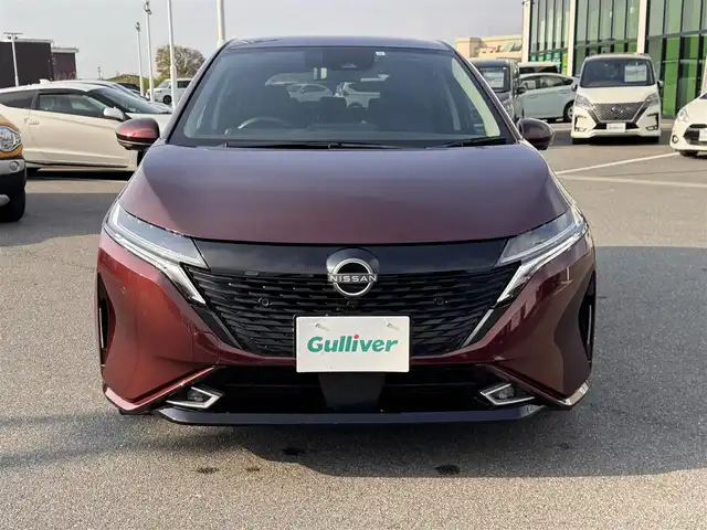 日産 オーラ G レザーエディション 奈良県 2023(令5)年 0.7万km バーガンディー 純正9インチナビ（MM220D-L）/（フルセグ/BT)/プロパイロット/アラウンドビューモニター/ブラインドスポットモニター/前後コーナーセンサー/衝突軽減システム/レーンキープアシスト/レザーシート/前席シートヒーター/ステアリングヒーター/デジタルインナーミラー/LEDヘッドライト/純正ドライブレコーダー/ETC/純正ホイールキャップ/保証書/取り扱い説明書/スペアキーX1