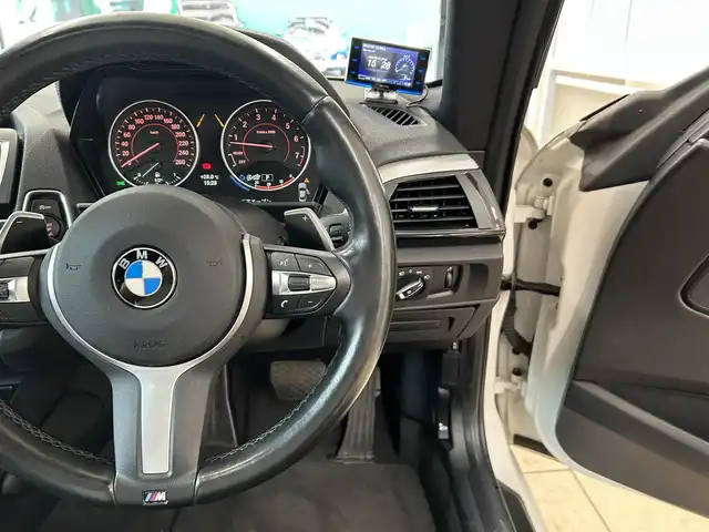 ＢＭＷ Ｍ２４０ｉ クーペ 東京都 2016(平28)年 6.8万km アルピンホワイトⅢ △ワンオーナー/△記録簿(H30.11/R1.11/R3.11/R5.11/R6.5）/△純正ナビ/（CD／DVD／AUX／USB／Bluetooth）/△バックカメラ/△FRコーナーセンサー/△ブラックレザーシート/△前席パワーシート/△運転席メモリシー/△サンルーフ/△クルーズコントロール/△プリクラッシュセーフティ/△スマートキー/△プッシュスタート/△スペアキー/△ドライブレコーダー(DRY-SV49GS)/△オートライト/△LED/△純正フォグ/△ライトレべライザー/△革巻きステアリング/△ステアリングスイッチ/△パドルシフト/△ISOFIX/△リアプライバシーガラス/△電動格納ウインカーミラー/△アイドリングストップ/△フロアマット/△レーンデパチャーアラート/△ＧＰＳレーダー/△ETC/△純正18インチアルミホイール/△W+サイドSRS&ABS/△横滑防止装置/△取扱説明書/△新車時保証書