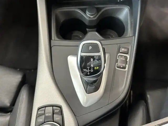 ＢＭＷ Ｍ２４０ｉ クーペ 東京都 2016(平28)年 6.8万km アルピンホワイトⅢ △ワンオーナー/△記録簿(H30.11/R1.11/R3.11/R5.11/R6.5）/△純正ナビ/（CD／DVD／AUX／USB／Bluetooth）/△バックカメラ/△FRコーナーセンサー/△ブラックレザーシート/△前席パワーシート/△運転席メモリシー/△サンルーフ/△クルーズコントロール/△プリクラッシュセーフティ/△スマートキー/△プッシュスタート/△スペアキー/△ドライブレコーダー(DRY-SV49GS)/△オートライト/△LED/△純正フォグ/△ライトレべライザー/△革巻きステアリング/△ステアリングスイッチ/△パドルシフト/△ISOFIX/△リアプライバシーガラス/△電動格納ウインカーミラー/△アイドリングストップ/△フロアマット/△レーンデパチャーアラート/△ＧＰＳレーダー/△ETC/△純正18インチアルミホイール/△W+サイドSRS&ABS/△横滑防止装置/△取扱説明書/△新車時保証書