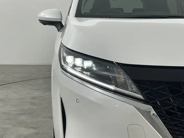日産 ノート X 福島県 2022(令4)年 0.5万km ピュアホワイトパール エマージェンシーブレーキ　/アラウンドビューモニター　/コーナーセンサー　/純正ナビゲーション　/【AM/FM/DVD/CD/Bluetooth/フルセグ/HDMI】/型番:MM222D-L/・TVキャンセラー/ドライブレコーダー　/プッシュスタート　/・スマートキー　/ＥＴＣ　/ＬＥＤライト　/・オートライト　/デジタルインナーミラー/純正フロアマット/寒冷地仕様/純正フロアマット