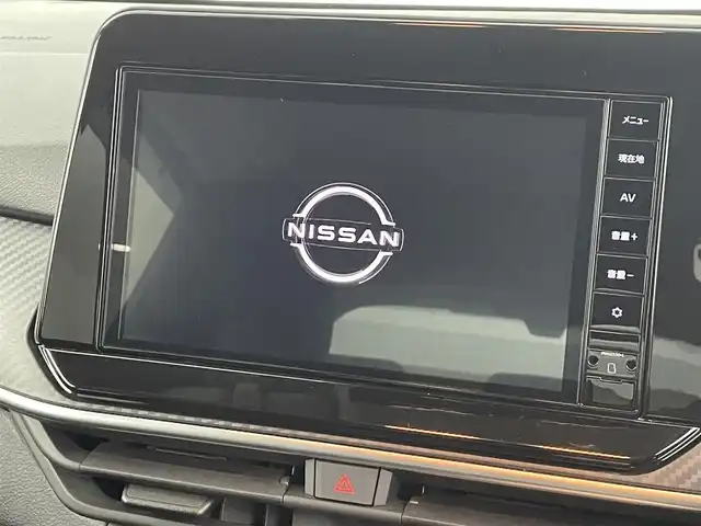 日産 ノート X 福島県 2022(令4)年 0.5万km ピュアホワイトパール エマージェンシーブレーキ　/アラウンドビューモニター　/コーナーセンサー　/純正ナビゲーション　/【AM/FM/DVD/CD/Bluetooth/フルセグ/HDMI】/型番:MM222D-L/・TVキャンセラー/ドライブレコーダー　/プッシュスタート　/・スマートキー　/ＥＴＣ　/ＬＥＤライト　/・オートライト　/デジタルインナーミラー/純正フロアマット/寒冷地仕様/純正フロアマット