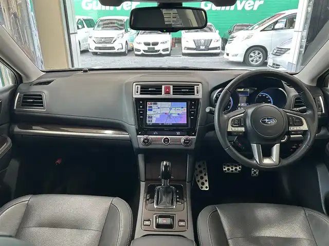 スバル アウトバック リミテッド 東京都 2015(平27)年 5.8万km ヴェネチアンレッドパール ワンオーナー/純正8インチナビ/(CN-LR810D)/(CD/DVD/Bluetooth/TVフルセグ/USB/SD/HDMI)/バックカメラ/電動パーキング/レザーシート/前後シートヒーター/パワーシート前席/・運転席メモリー機能付き/プリクラッシュセーフティ/レーダークルーズコントロール/BSM/LKA/SRVD/スマートキー/キノセンライト/オートライト/前後フォグランプ/ETC/純正フロアマット/ISOFIX/パドルシフト/革巻きステアリング/ステアリングスイッチ/パワーバックドア/ルーフレール/デュアルエアコン/プライバシーガラス/アイドリングストップ/電動格納ウィンカーミラー/純正18インチアルミホイール/木目パネル/シングル+サイドSRS＆ABS/横滑り防止装置/新車時保証書