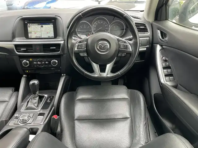 マツダ ＣＸ－５ XD Lパッケージ 東京都 2015(平27)年 5.4万km クリスタルホワイトパールマイカ ワンオーナー/4WD/ターボ/純正HDDナビ/ (フルセグTV/Bluetooth/DVD/USB)/バックカメラ・サイドカメラ/レザーシート/前席パワーシート/前席シートヒーター/i-ACTIVSENSE/・マツダレーダークルーズコントロール（MRCC）/・スマートブレーキサポート（SBS）/・アドバンストスマートシティブレーキサポート（アドバンストSCBS）/・レーンキープアシストシステム＆車線逸脱警報システム（LAS & LDWS）/・ブラインドスポットモニタリング（BSM）/横滑り防止装置/純正19インチアルミホイール/スマートキー/オートライト/純正LEDヘッドライト/純正フロアマット/保証書/取扱説明書