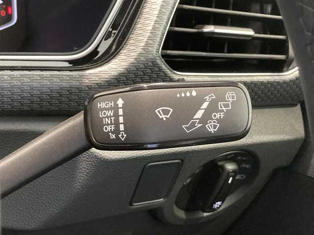 フォルクスワーゲン ＶＷ Ｔ－クロス TSI Rライン 熊本県 2022(令4)年 2.6万km ディープブラックパールエフェクト ・スマートキー/・プッシュスタート/・FrontAssist/・レーンキープアシスト/・ブラインドスポットモニター/・疲労検知/・プロアクティブ・オキュバント・プロテクション/・リアクロストラフィックアラート/・クルーズコントロール(追従式)/・ハーフレザーシート/・純正メモリナビ/　【Bluetooth・USB・AppleCarPlay・AndroidAuto】/・フルセグTV/・バックカメラ/・ETC2.0/・ドライブレコーダー(前方録画)/・LEDヘドランプ/・フォグランプ/・保証書/取説