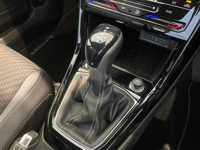 フォルクスワーゲン ＶＷ Ｔ－クロス TSI Rライン 熊本県 2022(令4)年 2.6万km ディープブラックパールエフェクト ・スマートキー/・プッシュスタート/・FrontAssist/・レーンキープアシスト/・ブラインドスポットモニター/・疲労検知/・プロアクティブ・オキュバント・プロテクション/・リアクロストラフィックアラート/・クルーズコントロール(追従式)/・ハーフレザーシート/・純正メモリナビ/　【Bluetooth・USB・AppleCarPlay・AndroidAuto】/・フルセグTV/・バックカメラ/・ETC2.0/・ドライブレコーダー(前方録画)/・LEDヘドランプ/・フォグランプ/・保証書/取説