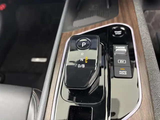 日産 オーラ G  90周年記念車 埼玉県 2024(令6)年 1.3万km ガーネットレッド/スーパーブラック 2トーン ＢＯＳＥサウンド　/純正ナビ　/フルセグＴＶ　/アラウンドビューモニター　/エマージェンシーブレーキ　/プロパイロット　/レザーシート　/デジタルインナーミラー　/ビルトインＥＴＣ２．０　/ステアリングヒーター　/純正ＡＷ１７インチ/純正フロアマット/シートヒーターＤ＋Ｎ席/レザーシート/ＬＥＤヘッドライト