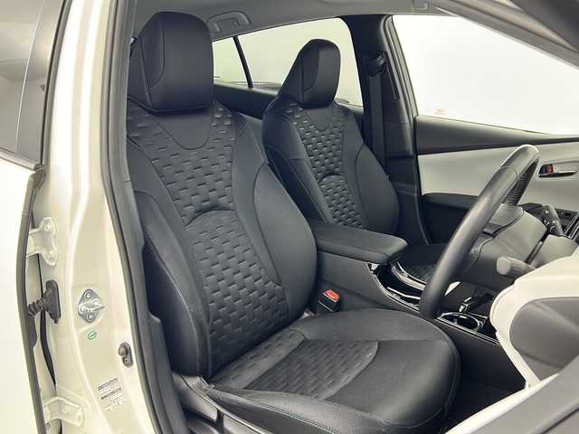 トヨタ プリウス ＰＨＶ S ナビパッケージ 宮城県 2017(平29)年 7.5万km ホワイトパールクリスタルシャイン トヨタセーフティセンス/・プリクラッシュセーフティ/・レーンディパーチャーアラート/・レーダークルーズコントロール/・オートハイビーム/純正11インチTコネクトナビ/・BT.USB/フルセグTV/バックモニター/ビルトインETC2.0/前席シートヒーター/ステアリングヒーター/LEDヘッドライト/LEDフォグランプ/アイドリングストップ/横滑り防止装置/プッシュスタート/スマートキー/純正15インチアルミホイール/純正フロアマット/トノカバー