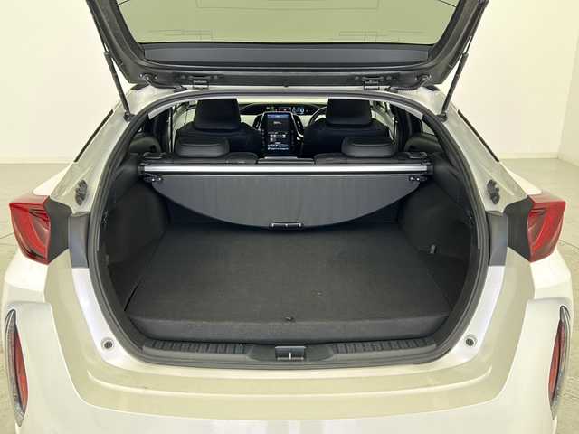 トヨタ プリウス ＰＨＶ S ナビパッケージ 宮城県 2017(平29)年 7.5万km ホワイトパールクリスタルシャイン トヨタセーフティセンス/・プリクラッシュセーフティ/・レーンディパーチャーアラート/・レーダークルーズコントロール/・オートハイビーム/純正11インチTコネクトナビ/・BT.USB/フルセグTV/バックモニター/ビルトインETC2.0/前席シートヒーター/ステアリングヒーター/LEDヘッドライト/LEDフォグランプ/アイドリングストップ/横滑り防止装置/プッシュスタート/スマートキー/純正15インチアルミホイール/純正フロアマット/トノカバー