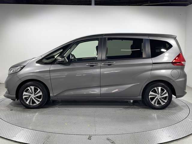 ホンダ フリード ハイブリット G 広島県 2022(令4)年 1万km スーパープラチナグレーメタリック 禁煙車/純正９型ナビ/シートヒーター/両側パワースライドドア/バックカメラ/ETC2.0/レーダークルーズコントロール/全方位ドラレコ/コーナーセンサー/衝突軽減/レーンキープアシスト/踏み間違い防止/LEDヘッドライト/純正15インチアルミホイール(185/65/R15)/エアバッグ(運転席/助手席)
