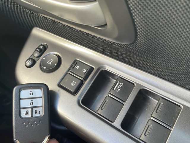 ホンダ フリード＋ ハイブリット G ホンダセンシング 青森県 2019(平31)年 9.2万km プレミアムスパークルブラックパール 4WD/寒冷地仕様/社外SDナビ・フルセグTV/バックカメラ/両側パワースライドドア/前席シートヒーター/衝突軽減ブレーキ/追従クルーズコントロール/レーンキープアシスト/熱線入りフロントウインドウ/純正エンジンスターター/ビルトインETC/後席ロールサンシェード/LEDヘッドライト/社外15インチアルミ