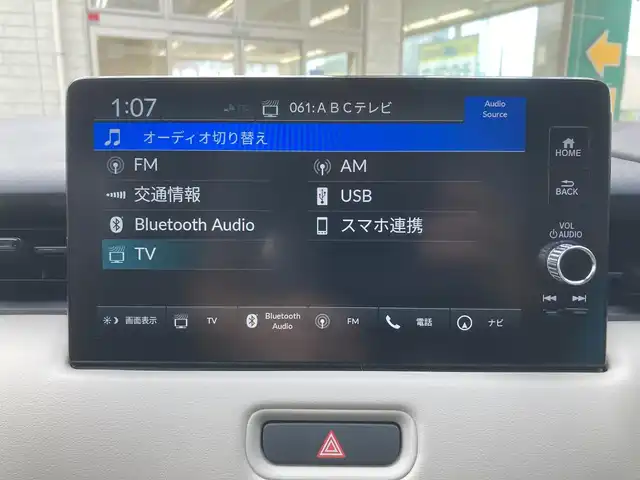 ホンダ ヴェゼル ハイブリッド e:HEV Z PLaYパッケージ 兵庫県 2025(令7)年 0.1千km プレミアムサンライトホワイトパール ワンオーナー/純正ナビ/フルセグTV/Bluetooth/FM/AM/OPマルチビューカメラシステム/OPパノラマルーフ/ビルトインETC2.0/衝突被害軽減ブレーキ/踏み間違い衝突軽減/ブラインドスポットアシスト/路外逸脱抑制機能/アダプティブクルーズコントロール/パワーバックドア/D/Nシートヒーター/ステアリングヒーター/ハーフレザーシート/パドルシフト/前後クリアランスソナー/LEDヘッドライト/フォグランプ/オートライト/シーケンシャルウィンカー/電格ミラー/フロアマット/ISOFIX/スペアキー1本/新車時保証書/取扱説明書