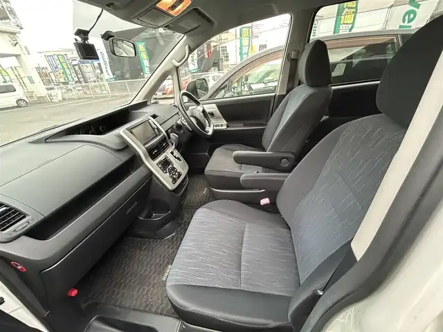 トヨタ ヴォクシー ZS 煌 茨城県 2011(平23)年 7.4万km ホワイトパールクリスタルシャイン ワンオーナー/純正ナビ（NHZN-W61G）/【FM/AM/Bluetooth/フルセグ/CD/DVD】/バックカメラ/前後ドライブレコーダー（DC-DR652）/パドルシフト/スマートキー/ビルドインＥＴＣ/ステアリングリモコン/両側パワースライドドア/オートライト/スペアキ/プッシュスタート/純正アルミホイール/純正フロアマット/新車時保証書/取扱説明書