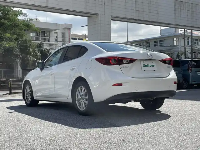 マツダ アクセラ 15S 沖縄県 2014(平26)年 7.6万km スノーフレイクホワイトパールマイカ 純正ナビ（ＡＭ／ＦＭ）　/ＥＴＣ　/USB充電ポート/スペアキー　/アイドリングストップ　/横滑り防止機能　/シートカバー　/ＬＥＤヘッドライト　　/純正アルミホイール　/パワーステアリング　/パワーウィンドウ