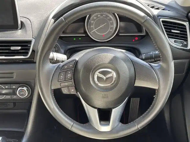 マツダ アクセラ 15S 沖縄県 2014(平26)年 7.6万km スノーフレイクホワイトパールマイカ 純正ナビ（ＡＭ／ＦＭ）　/ＥＴＣ　/USB充電ポート/スペアキー　/アイドリングストップ　/横滑り防止機能　/シートカバー　/ＬＥＤヘッドライト　　/純正アルミホイール　/パワーステアリング　/パワーウィンドウ