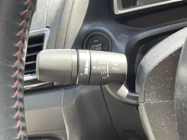 マツダ アクセラ 15S 沖縄県 2014(平26)年 7.6万km スノーフレイクホワイトパールマイカ 純正ナビ（ＡＭ／ＦＭ）　/ＥＴＣ　/USB充電ポート/スペアキー　/アイドリングストップ　/横滑り防止機能　/シートカバー　/ＬＥＤヘッドライト　　/純正アルミホイール　/パワーステアリング　/パワーウィンドウ