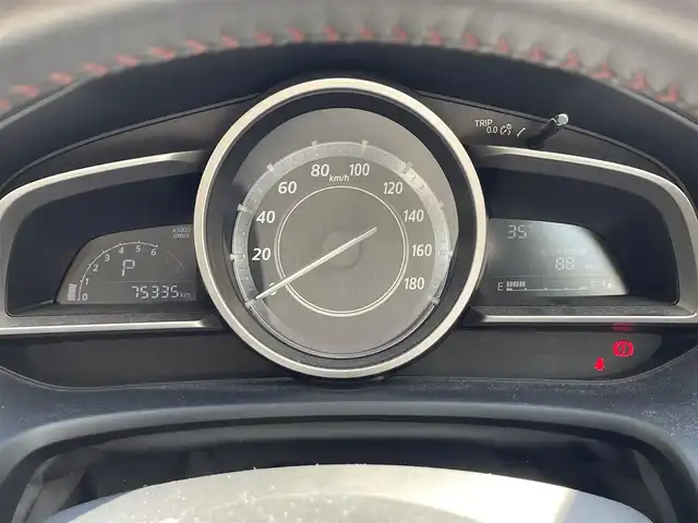 マツダ アクセラ 15S 沖縄県 2014(平26)年 7.6万km スノーフレイクホワイトパールマイカ 純正ナビ（ＡＭ／ＦＭ）　/ＥＴＣ　/USB充電ポート/スペアキー　/アイドリングストップ　/横滑り防止機能　/シートカバー　/ＬＥＤヘッドライト　　/純正アルミホイール　/パワーステアリング　/パワーウィンドウ