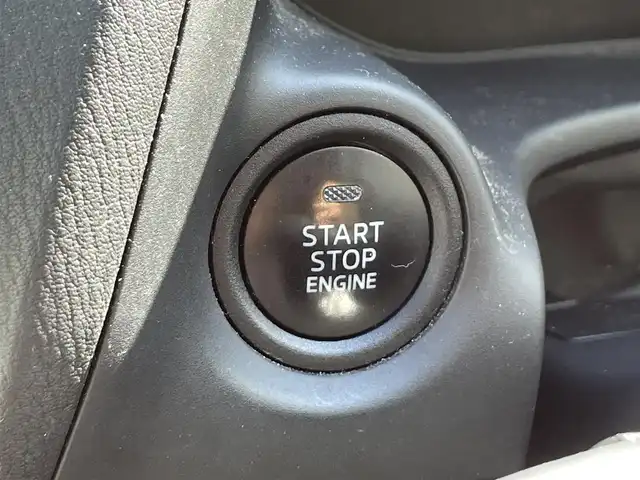 マツダ アクセラ 15S 沖縄県 2014(平26)年 7.6万km スノーフレイクホワイトパールマイカ 純正ナビ（ＡＭ／ＦＭ）　/ＥＴＣ　/USB充電ポート/スペアキー　/アイドリングストップ　/横滑り防止機能　/シートカバー　/ＬＥＤヘッドライト　　/純正アルミホイール　/パワーステアリング　/パワーウィンドウ