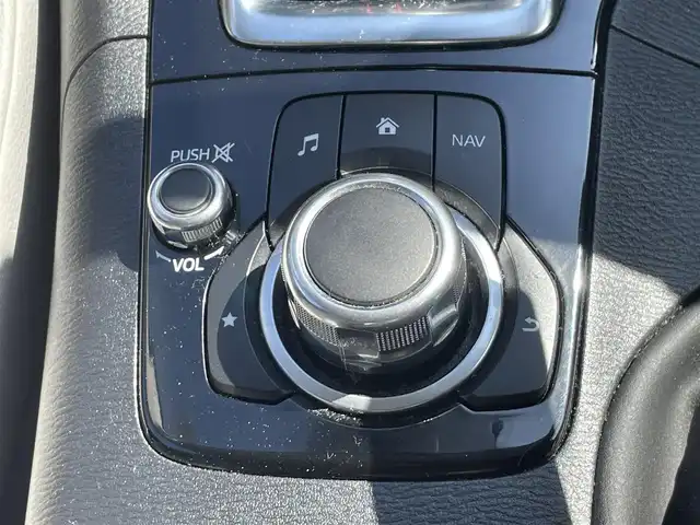 マツダ アクセラ 15S 沖縄県 2014(平26)年 7.6万km スノーフレイクホワイトパールマイカ 純正ナビ（ＡＭ／ＦＭ）　/ＥＴＣ　/USB充電ポート/スペアキー　/アイドリングストップ　/横滑り防止機能　/シートカバー　/ＬＥＤヘッドライト　　/純正アルミホイール　/パワーステアリング　/パワーウィンドウ