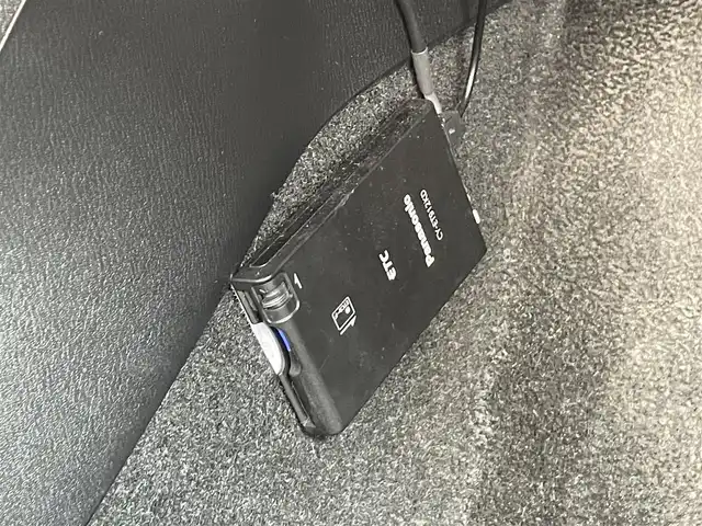 マツダ アクセラ 15S 沖縄県 2014(平26)年 7.6万km スノーフレイクホワイトパールマイカ 純正ナビ（ＡＭ／ＦＭ）　/ＥＴＣ　/USB充電ポート/スペアキー　/アイドリングストップ　/横滑り防止機能　/シートカバー　/ＬＥＤヘッドライト　　/純正アルミホイール　/パワーステアリング　/パワーウィンドウ