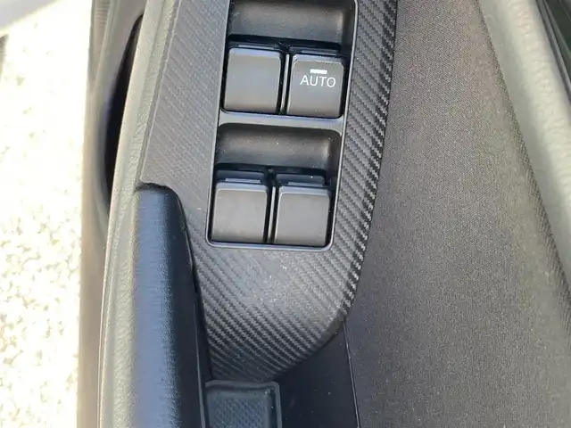 マツダ アクセラ 15S 沖縄県 2014(平26)年 7.6万km スノーフレイクホワイトパールマイカ 純正ナビ（ＡＭ／ＦＭ）　/ＥＴＣ　/USB充電ポート/スペアキー　/アイドリングストップ　/横滑り防止機能　/シートカバー　/ＬＥＤヘッドライト　　/純正アルミホイール　/パワーステアリング　/パワーウィンドウ