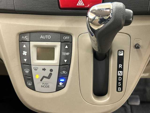 ダイハツ ムーヴ X リミテッド 道央・札幌 2011(平23)年 11.4万km ブラックマイカメタリック 4WD//純正ナビ//ドアバイザー//プッシュスタート//スマートキー//アイドリングストップ//ＥＴＣ//ドライブレコーダー//オートエアコン//パワーウィンド