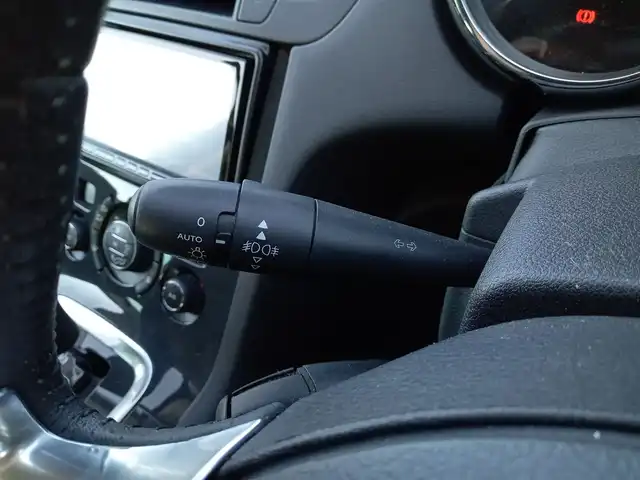 プジョー ５００８ プレミアム 福井県 2014(平26)年 1.5万km 紺Ｍ 社外SDナビ（CN-R300D）/・（フルセグTV/CD/DVD/Bluetooth）/バックカメラ/横滑り防止装置/コーナーセンサー/サイド・カーテンエアバッグ/ETC/オートライト/純正16インチAW/純正フロアマット/リモコンキー