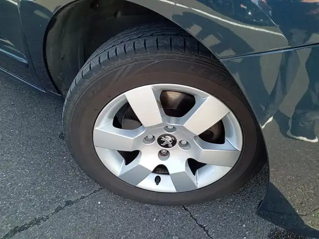 プジョー ５００８ プレミアム 福井県 2014(平26)年 1.5万km 紺Ｍ 社外SDナビ（CN-R300D）/・（フルセグTV/CD/DVD/Bluetooth）/バックカメラ/横滑り防止装置/コーナーセンサー/サイド・カーテンエアバッグ/ETC/オートライト/純正16インチAW/純正フロアマット/リモコンキー