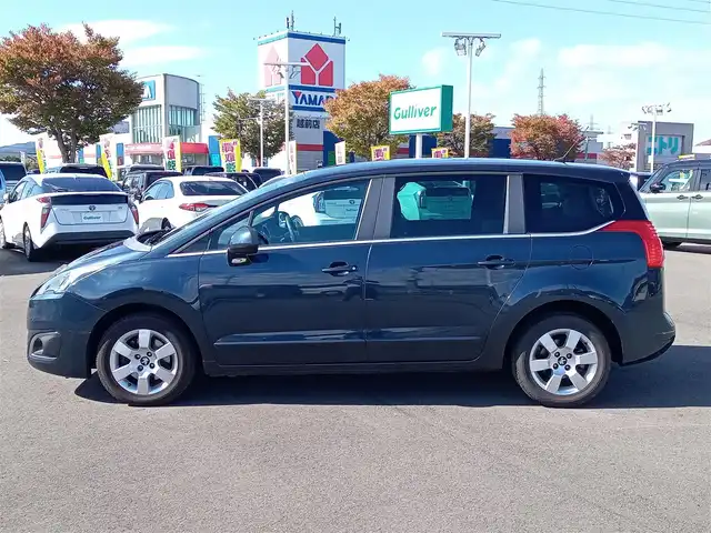 プジョー ５００８ プレミアム 福井県 2014(平26)年 1.5万km 紺Ｍ 社外SDナビ（CN-R300D）/・（フルセグTV/CD/DVD/Bluetooth）/バックカメラ/横滑り防止装置/コーナーセンサー/サイド・カーテンエアバッグ/ETC/オートライト/純正16インチAW/純正フロアマット/リモコンキー