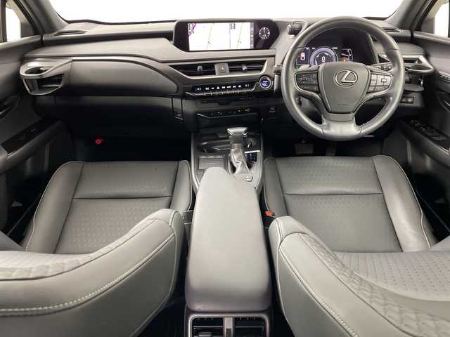 レクサス ＵＸ 250h バージョンC 道央・札幌 2020(令2)年 2.4万km マダーレッド ・4WD/・純正ナビ&CD&BT&TV&Miracast/・全方位カメラ/・パワーバックドア/・衝突軽減ブレーキ/・レーダークルーズコントロール/・黒レザーシート/・前席シートヒーター/・ステアリングヒーター/・前席パワーシート/・ドアミラーヒーター/・AC100V/・ビルトインETC/・TVキャンセラー/・クリアランスソナー/・LEDヘッドライト/・スマートキー/・スペアキー/・社外17インチAW/・純正AW付スタッドレス積載