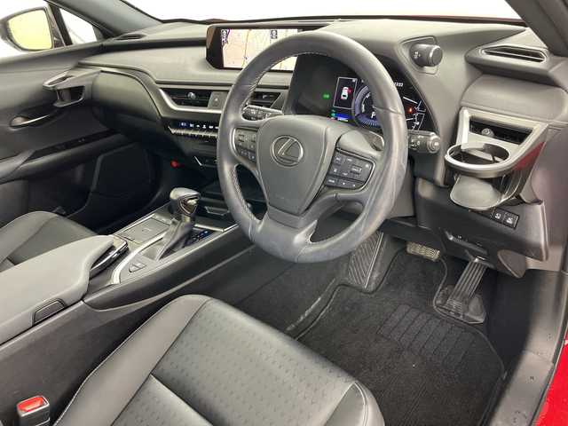 レクサス ＵＸ 250h バージョンC 道央・札幌 2020(令2)年 2.4万km マダーレッド ・4WD/・純正ナビ&CD&BT&TV&Miracast/・全方位カメラ/・パワーバックドア/・衝突軽減ブレーキ/・レーダークルーズコントロール/・黒レザーシート/・前席シートヒーター/・ステアリングヒーター/・前席パワーシート/・ドアミラーヒーター/・AC100V/・ビルトインETC/・TVキャンセラー/・クリアランスソナー/・LEDヘッドライト/・スマートキー/・スペアキー/・社外17インチAW/・純正AW付スタッドレス積載