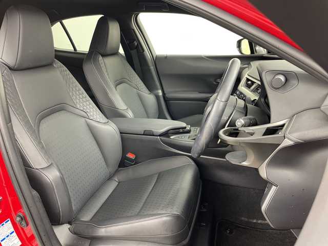 レクサス ＵＸ 250h バージョンC 道央・札幌 2020(令2)年 2.4万km マダーレッド ・4WD/・純正ナビ&CD&BT&TV&Miracast/・全方位カメラ/・パワーバックドア/・衝突軽減ブレーキ/・レーダークルーズコントロール/・黒レザーシート/・前席シートヒーター/・ステアリングヒーター/・前席パワーシート/・ドアミラーヒーター/・AC100V/・ビルトインETC/・TVキャンセラー/・クリアランスソナー/・LEDヘッドライト/・スマートキー/・スペアキー/・社外17インチAW/・純正AW付スタッドレス積載