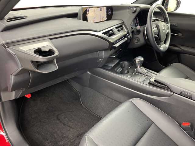 レクサス ＵＸ 250h バージョンC 道央・札幌 2020(令2)年 2.4万km マダーレッド ・4WD/・純正ナビ&CD&BT&TV&Miracast/・全方位カメラ/・パワーバックドア/・衝突軽減ブレーキ/・レーダークルーズコントロール/・黒レザーシート/・前席シートヒーター/・ステアリングヒーター/・前席パワーシート/・ドアミラーヒーター/・AC100V/・ビルトインETC/・TVキャンセラー/・クリアランスソナー/・LEDヘッドライト/・スマートキー/・スペアキー/・社外17インチAW/・純正AW付スタッドレス積載