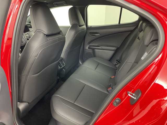 レクサス ＵＸ 250h バージョンC 道央・札幌 2020(令2)年 2.4万km マダーレッド ・4WD/・純正ナビ&CD&BT&TV&Miracast/・全方位カメラ/・パワーバックドア/・衝突軽減ブレーキ/・レーダークルーズコントロール/・黒レザーシート/・前席シートヒーター/・ステアリングヒーター/・前席パワーシート/・ドアミラーヒーター/・AC100V/・ビルトインETC/・TVキャンセラー/・クリアランスソナー/・LEDヘッドライト/・スマートキー/・スペアキー/・社外17インチAW/・純正AW付スタッドレス積載