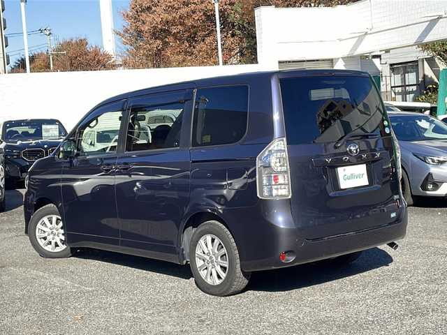 トヨタ ヴォクシー X Lエディション 東京都 2013(平25)年 6.5万km ダークバイオレットマイカメタリック 新車時保証書　整備記録簿	/取扱説明書　ナビ説明書		/純正ナビ/フルセグTV【NSZT-W62G】	/SD/CD/DVD/BT/バックカメラ　ETC	/ドライブレコーダー【前後】/両側パワースライドドア	/HIDライト/オートライト	/キーレスキー×１/メタルキー×１/社外15インチアルミ/純正15インチアルミ積込