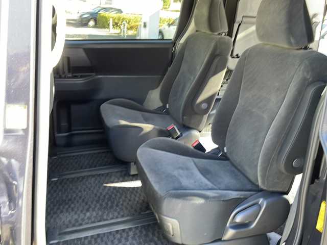 トヨタ ヴォクシー X Lエディション 東京都 2013(平25)年 6.5万km ダークバイオレットマイカメタリック 新車時保証書　整備記録簿	/取扱説明書　ナビ説明書		/純正ナビ/フルセグTV【NSZT-W62G】	/SD/CD/DVD/BT/バックカメラ　ETC	/ドライブレコーダー【前後】/両側パワースライドドア	/HIDライト/オートライト	/キーレスキー×１/メタルキー×１/社外15インチアルミ/純正15インチアルミ積込