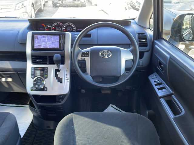 トヨタ ヴォクシー X Lエディション 東京都 2013(平25)年 6.5万km ダークバイオレットマイカメタリック 新車時保証書　整備記録簿	/取扱説明書　ナビ説明書		/純正ナビ/フルセグTV【NSZT-W62G】	/SD/CD/DVD/BT/バックカメラ　ETC	/ドライブレコーダー【前後】/両側パワースライドドア	/HIDライト/オートライト	/キーレスキー×１/メタルキー×１/社外15インチアルミ/純正15インチアルミ積込