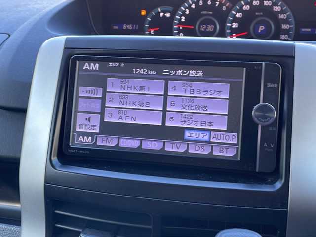 トヨタ ヴォクシー X Lエディション 東京都 2013(平25)年 6.5万km ダークバイオレットマイカメタリック 新車時保証書　整備記録簿	/取扱説明書　ナビ説明書		/純正ナビ/フルセグTV【NSZT-W62G】	/SD/CD/DVD/BT/バックカメラ　ETC	/ドライブレコーダー【前後】/両側パワースライドドア	/HIDライト/オートライト	/キーレスキー×１/メタルキー×１/社外15インチアルミ/純正15インチアルミ積込