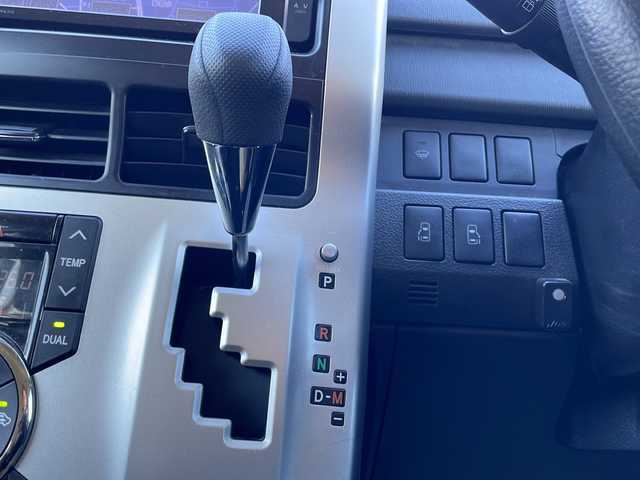 トヨタ ヴォクシー X Lエディション 東京都 2013(平25)年 6.5万km ダークバイオレットマイカメタリック 新車時保証書　整備記録簿	/取扱説明書　ナビ説明書		/純正ナビ/フルセグTV【NSZT-W62G】	/SD/CD/DVD/BT/バックカメラ　ETC	/ドライブレコーダー【前後】/両側パワースライドドア	/HIDライト/オートライト	/キーレスキー×１/メタルキー×１/社外15インチアルミ/純正15インチアルミ積込