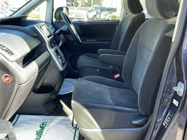 トヨタ ヴォクシー X Lエディション 東京都 2013(平25)年 6.5万km ダークバイオレットマイカメタリック 新車時保証書　整備記録簿	/取扱説明書　ナビ説明書		/純正ナビ/フルセグTV【NSZT-W62G】	/SD/CD/DVD/BT/バックカメラ　ETC	/ドライブレコーダー【前後】/両側パワースライドドア	/HIDライト/オートライト	/キーレスキー×１/メタルキー×１/社外15インチアルミ/純正15インチアルミ積込