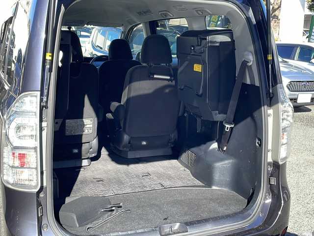 トヨタ ヴォクシー X Lエディション 東京都 2013(平25)年 6.5万km ダークバイオレットマイカメタリック 新車時保証書　整備記録簿	/取扱説明書　ナビ説明書		/純正ナビ/フルセグTV【NSZT-W62G】	/SD/CD/DVD/BT/バックカメラ　ETC	/ドライブレコーダー【前後】/両側パワースライドドア	/HIDライト/オートライト	/キーレスキー×１/メタルキー×１/社外15インチアルミ/純正15インチアルミ積込