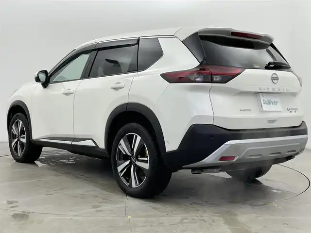 日産 エクストレイル G e－4ORCE 富山県 2024(令6)年 0.3万km ブリリアントホワイトパール 4WD/純正12.3インチナビ/（AM/FM/USB/BT/AppleCarPlay/AndroidAuto）/フルセグTV/アラウンドビューモニター/ヘッドアップディスプレイ/プロパイロット/エマージェンシーブレーキ/アダプティブクルーズコントロール/ブラインドスポットモニター/オートマチックハイビーム/レーンキープアシスト/クリアランスソナー/電動リアゲート/合皮シート/全席シートヒーター/前席パワーシート/ステアリングヒーター/前後ドライブレコーダー/デジタルインナーミラー/ビルトインETC2.0/置くだけ充電/スマートキー×２/プッシュスタート/純正フロアマット/取扱説明書/保証書