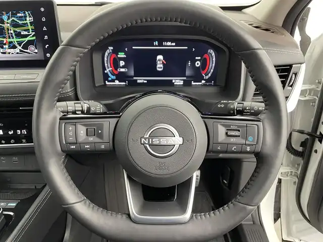 日産 エクストレイル G e－4ORCE 富山県 2024(令6)年 0.3万km ブリリアントホワイトパール 4WD/純正12.3インチナビ/（AM/FM/USB/BT/AppleCarPlay/AndroidAuto）/フルセグTV/アラウンドビューモニター/ヘッドアップディスプレイ/プロパイロット/エマージェンシーブレーキ/アダプティブクルーズコントロール/ブラインドスポットモニター/オートマチックハイビーム/レーンキープアシスト/クリアランスソナー/電動リアゲート/合皮シート/全席シートヒーター/前席パワーシート/ステアリングヒーター/前後ドライブレコーダー/デジタルインナーミラー/ビルトインETC2.0/置くだけ充電/スマートキー×２/プッシュスタート/純正フロアマット/取扱説明書/保証書