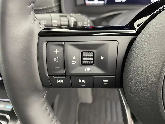 日産 エクストレイル G e－4ORCE 富山県 2024(令6)年 0.3万km ブリリアントホワイトパール 4WD/純正12.3インチナビ/（AM/FM/USB/BT/AppleCarPlay/AndroidAuto）/フルセグTV/アラウンドビューモニター/ヘッドアップディスプレイ/プロパイロット/エマージェンシーブレーキ/アダプティブクルーズコントロール/ブラインドスポットモニター/オートマチックハイビーム/レーンキープアシスト/クリアランスソナー/電動リアゲート/合皮シート/全席シートヒーター/前席パワーシート/ステアリングヒーター/前後ドライブレコーダー/デジタルインナーミラー/ビルトインETC2.0/置くだけ充電/スマートキー×２/プッシュスタート/純正フロアマット/取扱説明書/保証書