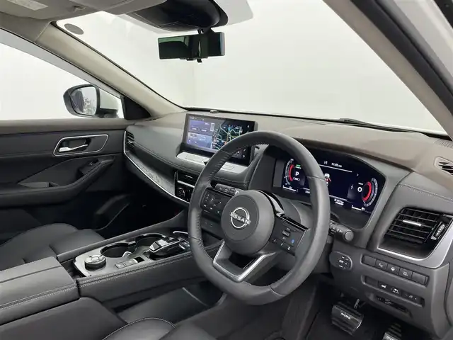 日産 エクストレイル G e－4ORCE 富山県 2024(令6)年 0.3万km ブリリアントホワイトパール 4WD/純正12.3インチナビ/（AM/FM/USB/BT/AppleCarPlay/AndroidAuto）/フルセグTV/アラウンドビューモニター/ヘッドアップディスプレイ/プロパイロット/エマージェンシーブレーキ/アダプティブクルーズコントロール/ブラインドスポットモニター/オートマチックハイビーム/レーンキープアシスト/クリアランスソナー/電動リアゲート/合皮シート/全席シートヒーター/前席パワーシート/ステアリングヒーター/前後ドライブレコーダー/デジタルインナーミラー/ビルトインETC2.0/置くだけ充電/スマートキー×２/プッシュスタート/純正フロアマット/取扱説明書/保証書