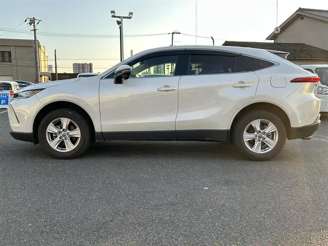 トヨタ ハリアー S 広島県 2021(令3)年 4万km ホワイトパールクリスタルシャイン ワンオーナー/純正メーカーOPナビ/【AM/FM/フルセグTV/Bluetooth】/バックカメラ/ETC/衝突被害軽減ブレーキ/横滑り防止装置/盗難防止装置/電動パーキング/オートブレーキホールド/レーダークルーズコントロール/コーナーセンサー/LEDヘッドライト/オートライト/オートマチックハイビーム/プッシュスタート/スペアキー/スマートキー/純正17インチアルミホイール/純正フロアマット/保証書/取扱説明書