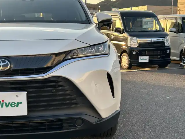 トヨタ ハリアー S 広島県 2021(令3)年 4万km ホワイトパールクリスタルシャイン ワンオーナー/純正メーカーOPナビ/【AM/FM/フルセグTV/Bluetooth】/バックカメラ/ETC/衝突被害軽減ブレーキ/横滑り防止装置/盗難防止装置/電動パーキング/オートブレーキホールド/レーダークルーズコントロール/コーナーセンサー/LEDヘッドライト/オートライト/オートマチックハイビーム/プッシュスタート/スペアキー/スマートキー/純正17インチアルミホイール/純正フロアマット/保証書/取扱説明書